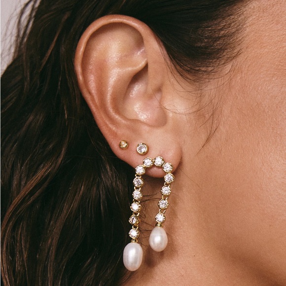 THE PAVE PEARL U STUDS - Picture 3 of 6